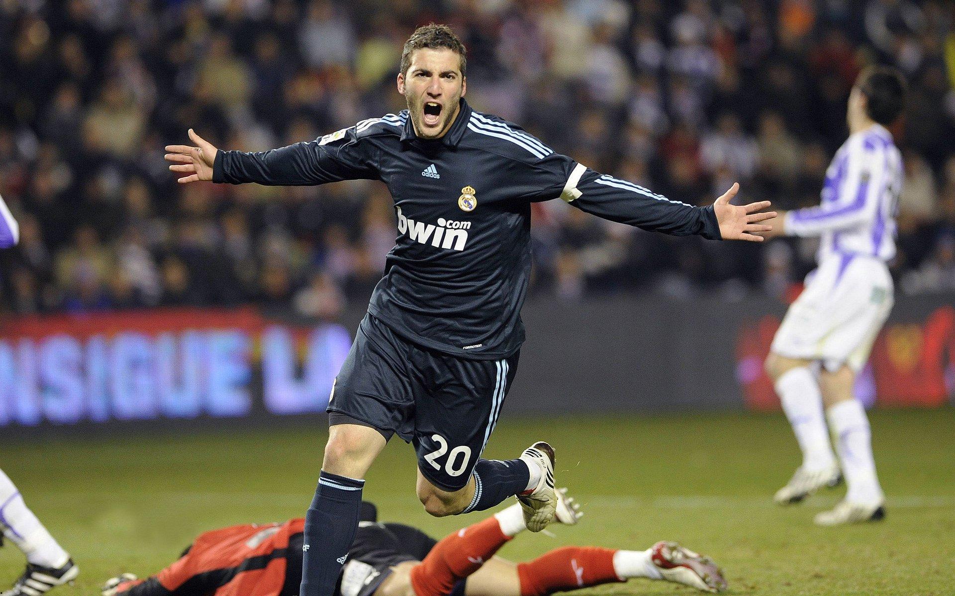 马圭尔社媒盛赞C罗史上最佳 评论区掀起足坛神仙打架