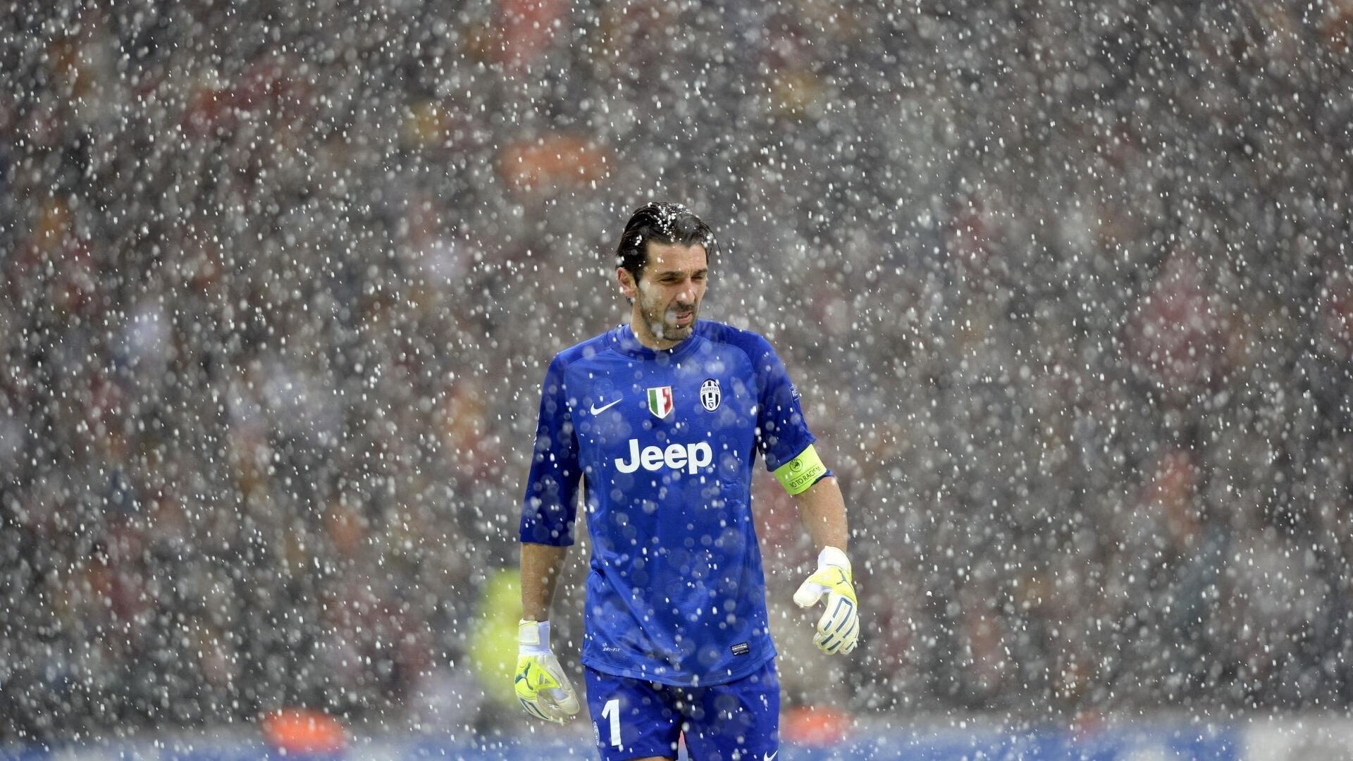 曼城后卫沃克圣诞派对后步履蹒跚引关注,太阳报报道引发球队纪律讨论