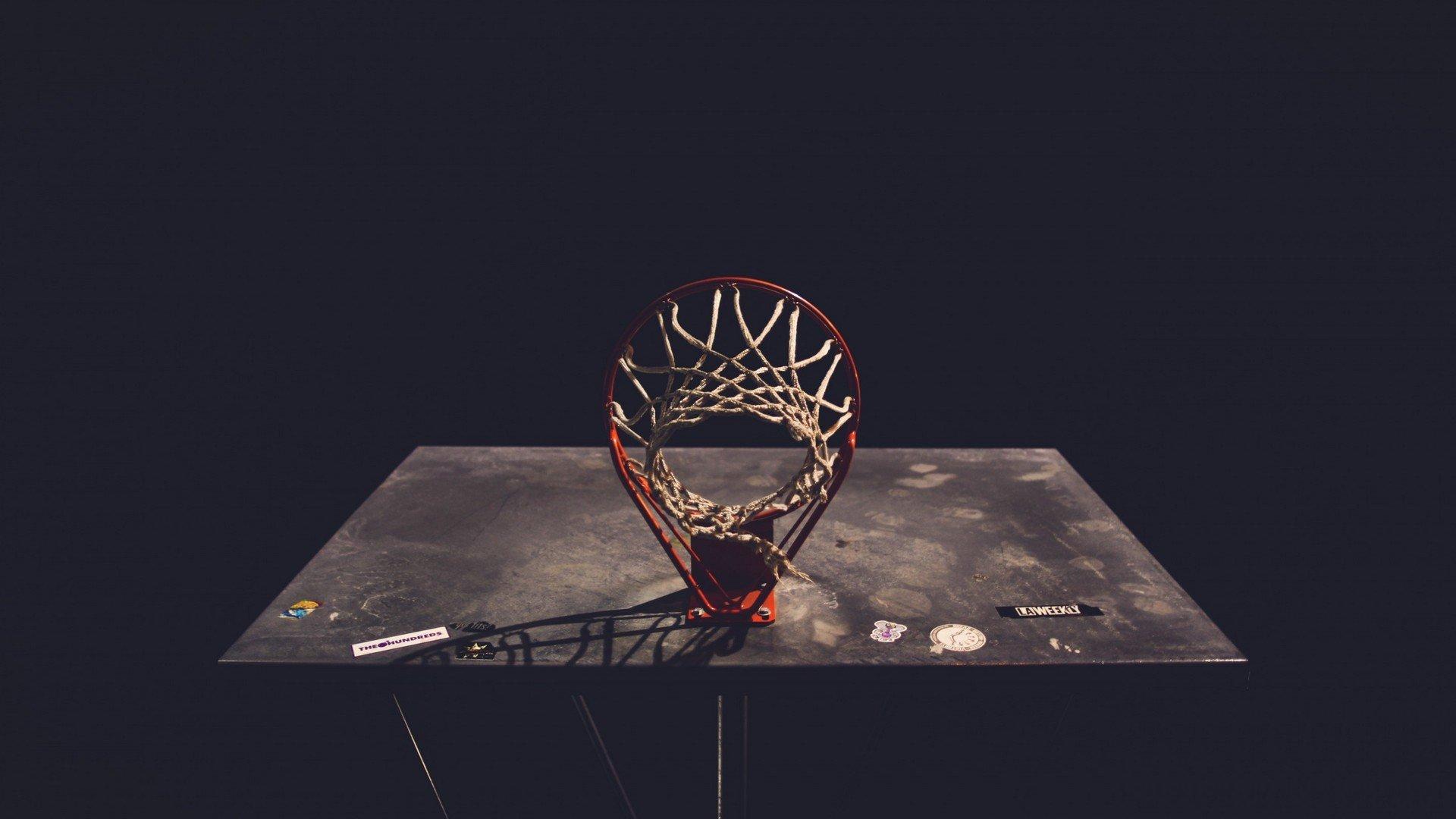 法国传奇后卫马塞尔·德塞利盛赞萨利巴，新一代防线领袖的崛起